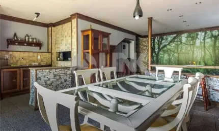 Casa de 4 quartos com 2 vagas à venda no bairro Teresópolis em Porto Alegre