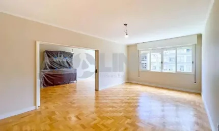 Apartamento de 4 quartos com 1 vaga à venda no bairro Moinhos de Vento em Porto Alegre