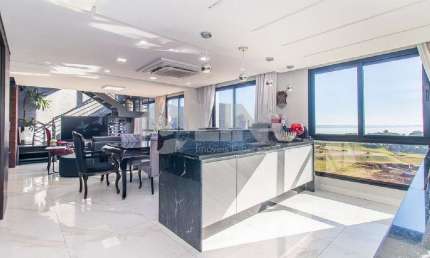 Apartamento Duplex de 3 quartos com 3 vagas à venda no bairro Cristal em Porto Alegre