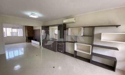 Casa de 4 quartos 2 suítes e 4 vagas à venda no bairro Chácara das Pedras em Porto Alegre