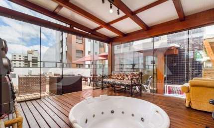 Cobertura de 3 quartos com 3 vagas à venda no bairro Bela Vista em Porto Alegre