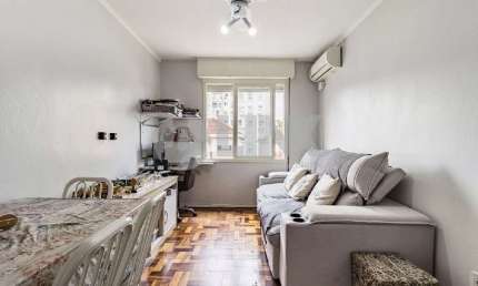 Apartamento de 2 quartos com 1 vaga à venda no bairro São Sebastião em Porto Alegre