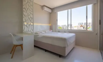 Apartamento mobiliado de 1 quarto com 1 vaga à venda no bairro Cidade Baixa em Porto Alegre
