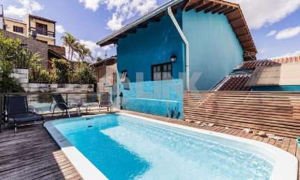 Casa de 4 quartos com 2 vagas à venda no bairro Partenon em Porto Alegre