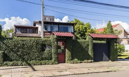 Casa com 3 quartos à venda na Avenida Guarujá, 140, Guarujá, Porto Alegre por R$ 749.000