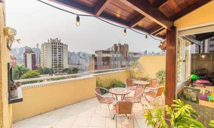 Cobertura de 3 quartos com 2 vagas à venda no bairro Petrópolis em Porto Alegre