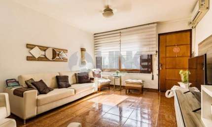 Casa de 3 quartos com 3 vagas à venda no bairro São Sebastião em Porto Alegre