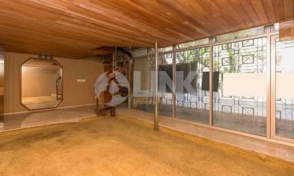 Casa de 4 quartos 3 suítes e 4 vagas à venda no bairro Auxiliadora em Porto Alegre
