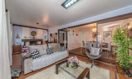 Casa de 3 quartos com 5 vagas à venda no bairro Boa Vista em Porto Alegre