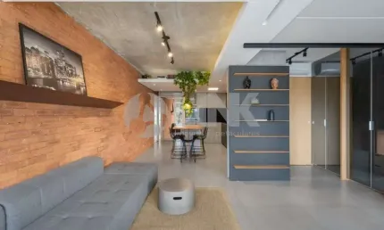 Apartamento inteiramente mobiliado e projetado por arquiteto com 1 quarto e 1 vaga no bairro petrópolis em porto alegre
