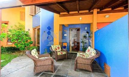 Casa de 3 quartos com 1 vaga à venda no bairro Hípica em Porto Alegre