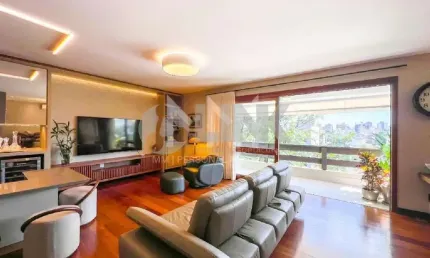 Apartamento mobiliado de 3 quartos com 2 vagas à venda no bairro Auxiliadora em Porto Alegre