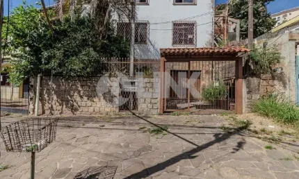 Casa de 6 quartos com 2 vagas à venda no bairro Cristo Redentor em Porto Alegre