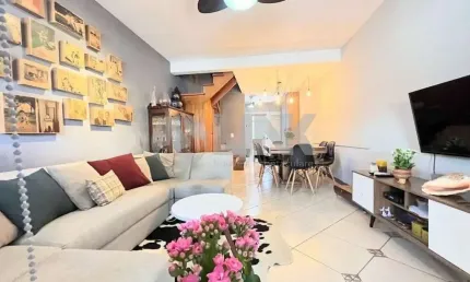 Casa em condomínio com 4 quartos e 2 vagas à venda no bairro Ipanema em Porto Alegre