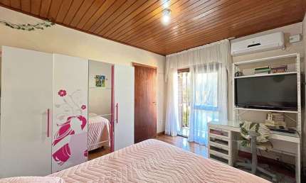 Casa com 4 quartos à venda na Rua Xavier da Cunha, 507, Cristal, Porto Alegre por R$ 655.000
