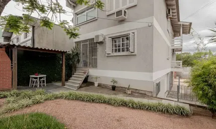 Casa com 3 quartos à venda na Rua Ernesto Pellanda, 78, Vila Jardim, Porto Alegre por R$ 580.000