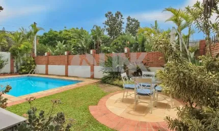 Casa de 3 quartos com 4 vagas à venda no bairro Três Figueiras em Porto Alegre