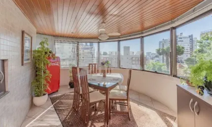 Apartamento com 3 quartos e 1 vaga à venda no bairro Rio Branco em Porto Alegre