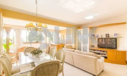 Apartamento com 3 quartos e 1 vaga à venda no bairro Petrópolis em Porto Alegre