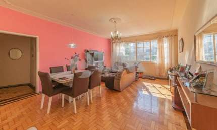 Apartamento com 3 quartos e 1 vaga à venda no bairro Rio Branco em Porto Alegre