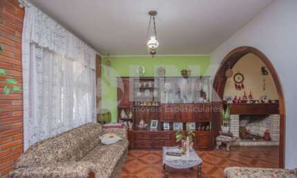 Casa com 3 quartos e 4 vagas à venda no bairro Passo da Areia em Porto Alegre
