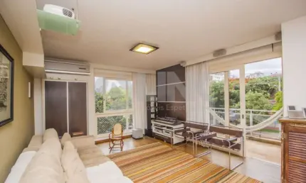 Apartamento de 3 quartos com 2 vagas à venda no bairro Mont Serrat em Porto Alegre