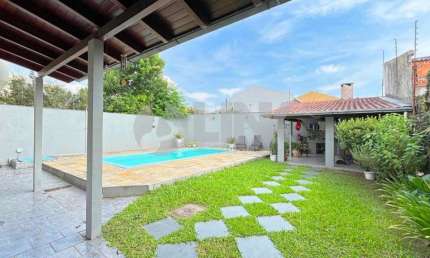 Casa de 3 quartos com 2 vagas à venda no bairro Jardim Itú em Porto Alegre
