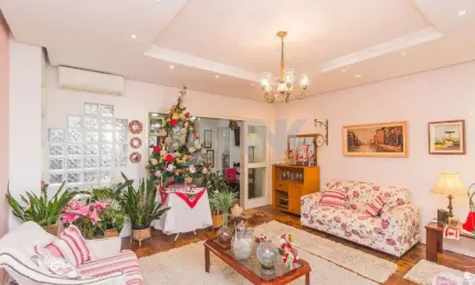 Casa com 3 quartos e 3 garagens à venda no bairro Jardim Europa em Porto Alegre
