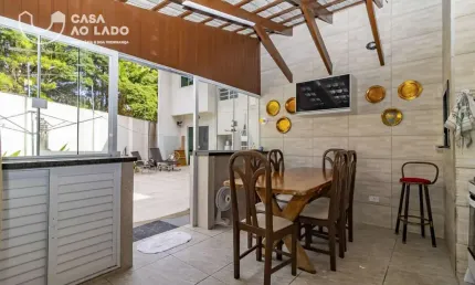 Sobrado Triplex 246m² com 04 quartos em Santa Felicidade - Curitiba/PR