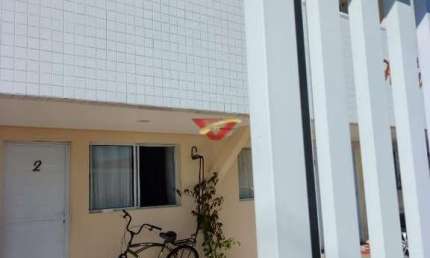 EXCELENTE OPORTUNIDADE REPASSE CASA EM CONDOM&#205;NIO  - REAL