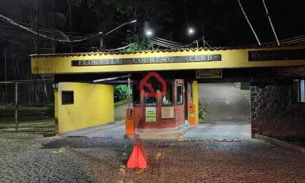 Casa em condomínio fechado com 3 quartos à venda na Estrada Bougainville, 442, Jacarepaguá, Rio de Janeiro, 130 m2 por R$ 175.000