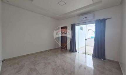 Casa bairro Flores, duplex com 2 suítes e 01 vaga de garagem