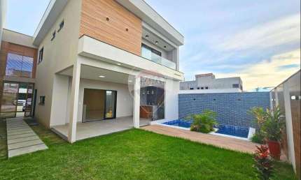 Casa de alto padrão no Condomínio Estoril, 3 suítes com closet, piscina e churrasqueira