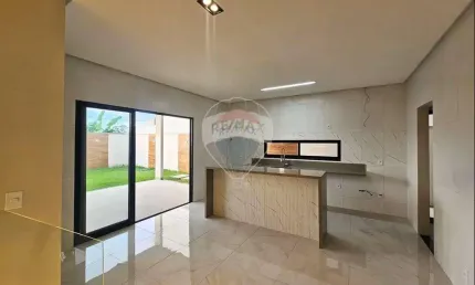 Casa Duplex com fino acabamento no Condomínio Estoril, 3 suítes com closet, e piscina