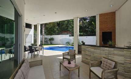 Condomínio Mediterrâneo – Amplo Duplex com Piscina e 4 Quartos