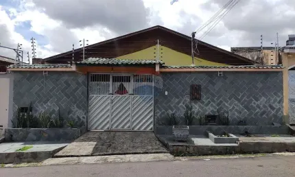 Casa Térrea Ampla e Bem Conservada no Conjunto Belvedere – Bairro Planalto
