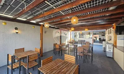 Casa adaptada para HOSTEL no bairro Cachoeirinha, com casa principal + duplex