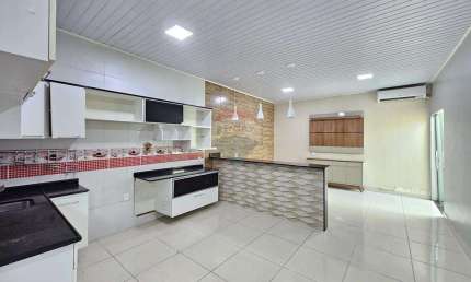 Casa a venda na Av. Camapuã e próxima Bola da Eucatur , 3 quartos com armários, 2 banheiros, cozinha ampla