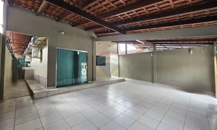 Casa a venda na Av. Camapuã e próxima Bola da Eucatur , 3 quartos com armários, 2 banheiros, cozinha ampla