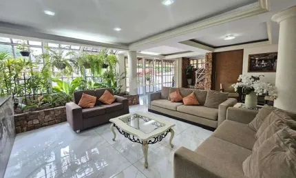 Casa Duplex amplo com 5 suítes, Piscina No Cj Morada do Sol