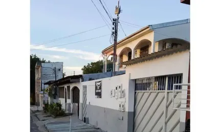 VENDO CASA COM EXCELENTE OPORTUNIDADE DE INVESTIMENTO NA CIDADE NOVA