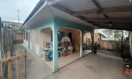 Casa com 4 quartos para alugar na Avenida Colombo, 520, Parque Residencial Santa Terezinha, Colombo, 150 m2 por R$ 2.500