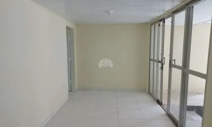 Casa com 2 quartos para alugar na Travessa da Pereira, 34, Vila Santa Helena, Colombo, 45 m2 por R$ 1.000