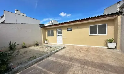 Casa com 3 quartos para alugar na Rua Manoel Albano Roskamp, 382, Cajuru, Curitiba, 60 m2 por R$ 1.800