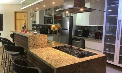 Casa com 3 dormitórios à venda, 200 m² por R$ 630.000,00 - Lindóia - Londrina/PR