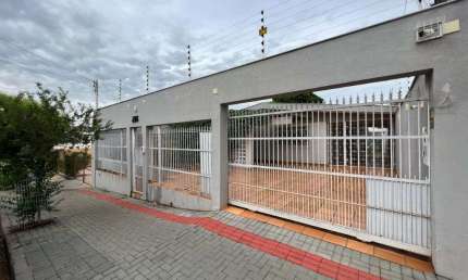Casa com 4 dormitórios à venda, 270 m² por R$ 865.000,00 - Jardim Roveri - Londrina/PR