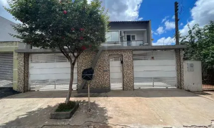 Sobrado com 3 dormitórios à venda, 182 m² por R$ 550.000,00 - Conjunto Semiramis Barros Braga - Londrina/PR
