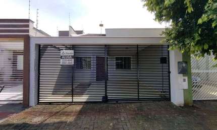 Casa com 3 quartos para alugar na Rua Abrão Biagioni, 51, Loteamento Chamonix, Londrina