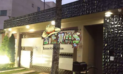 CASA À VENDA COM 3 DORMITÓRIOS 1 SUÍTE E 3 VAGAS ZONA SUL