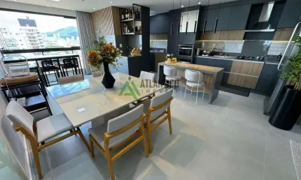 Apartamento com 03 dormitórios,  01 suíte,  02 vagas - com 108m² no centro de navegantes por r$ 1.250.000